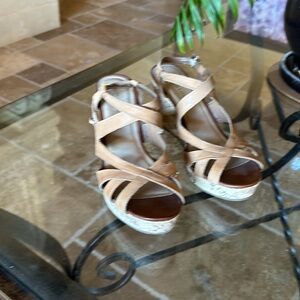 Women Kelly and Katie light brown sandal. Size 10 like new.